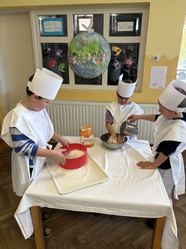 Ruke mijem, brašno sijem...