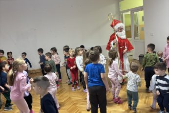 SVETI NIKOLA POSJETIO DJECU DJEČJEG VRTIĆA DALJ
