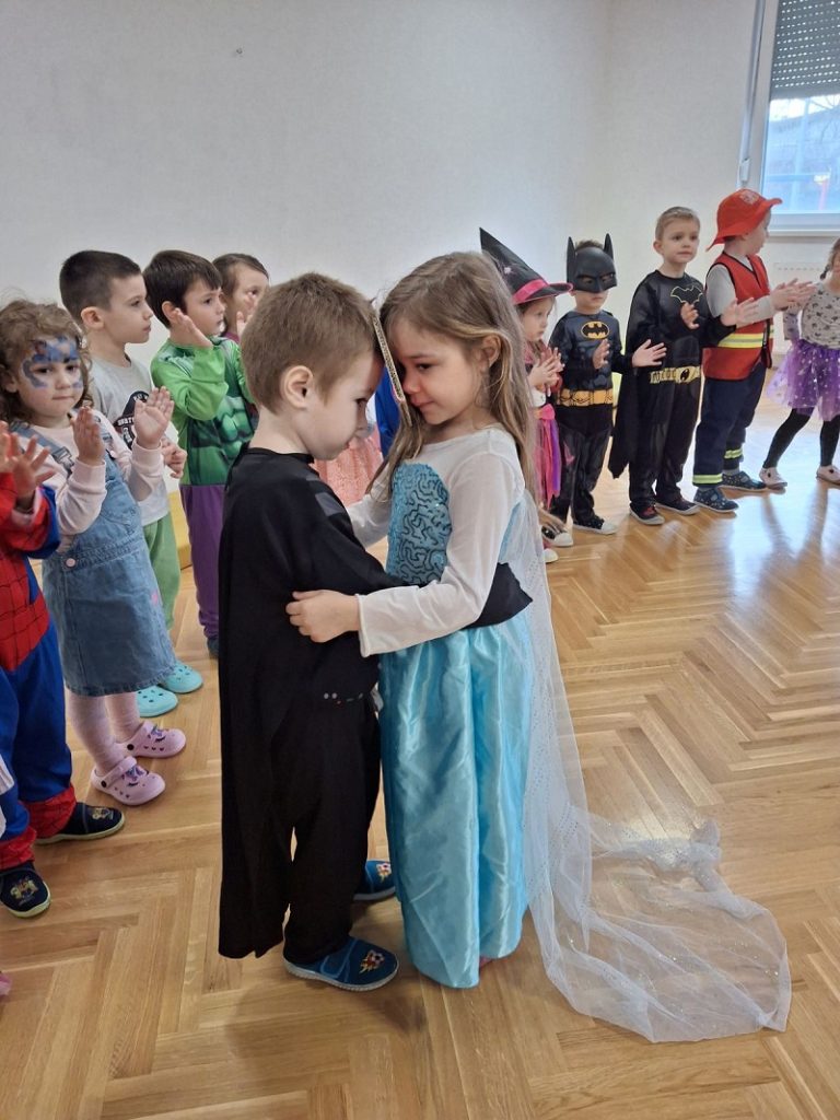 VALENTINOVO POD MASKAMA