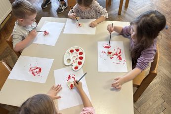 Nek’ svud ljubav sja…